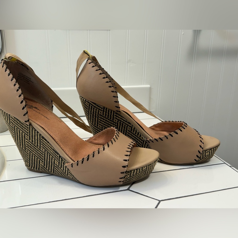 Seychelles Wedge Sandals Size 9